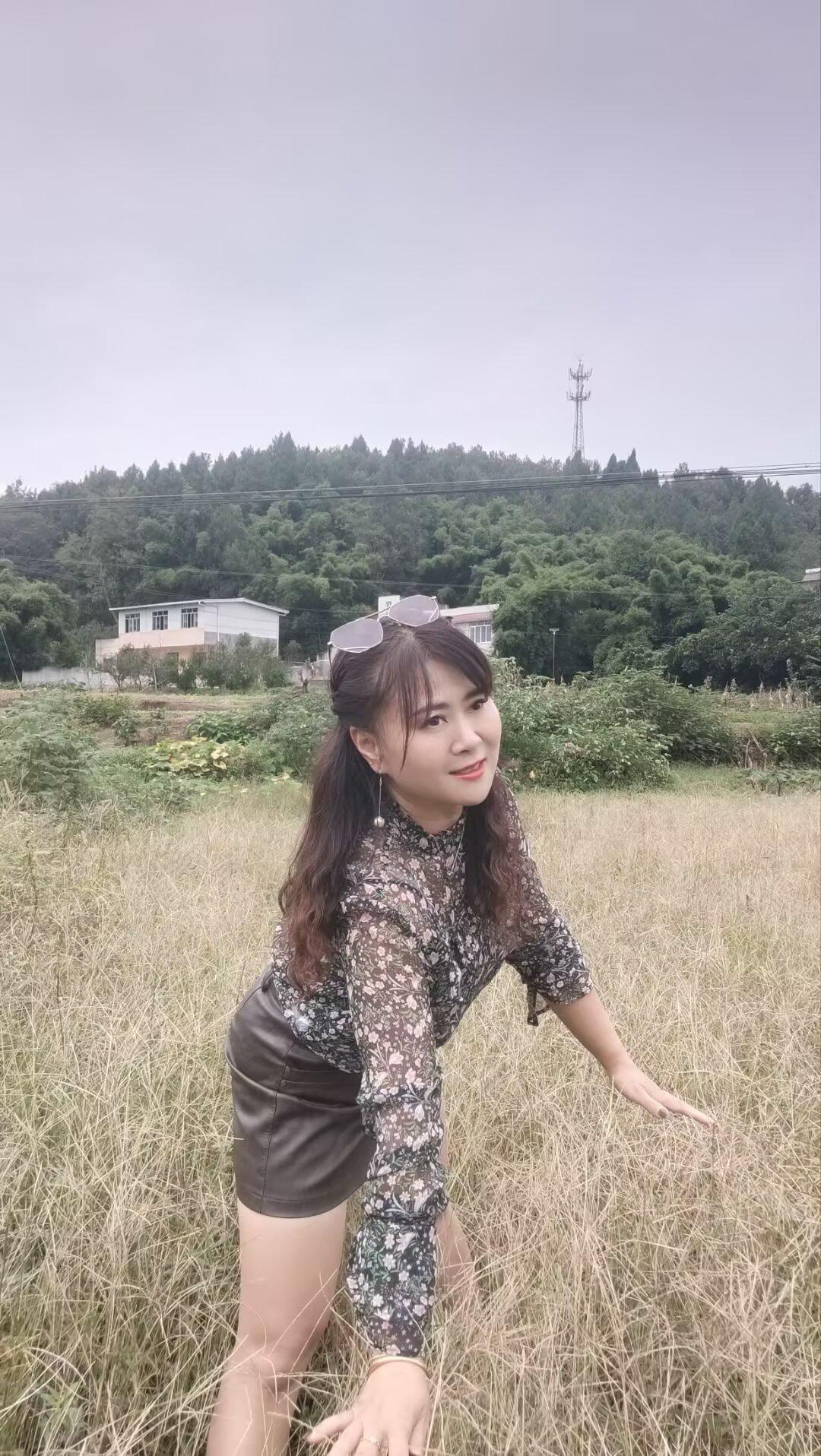 喜欢你的人的眼里，无论你什么样，都觉得你是最好的，说不清哪里好，但就是...