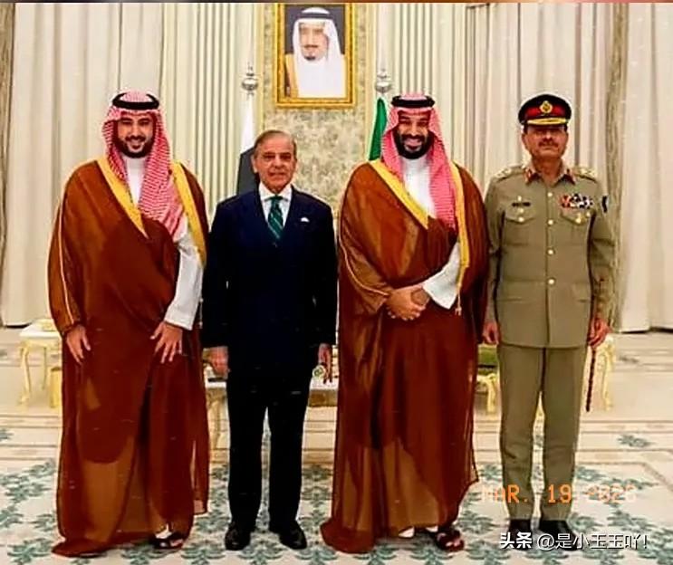 中东局势彻底炸了！

巴基斯坦面临卷入中东战争的风险，主要源于以色列袭击了伊朗境