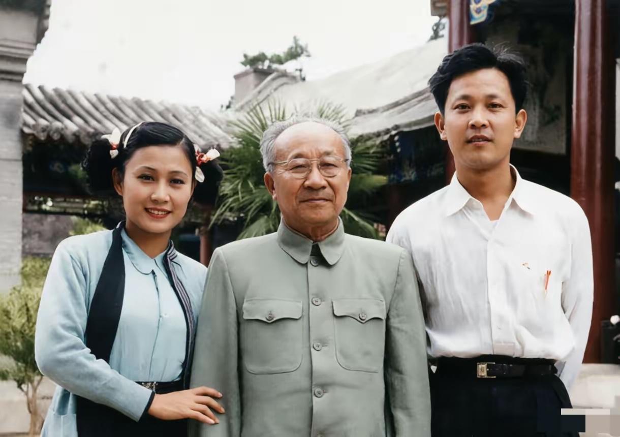 开国十大将之一，早年参加同盟会、黄花岗起义，革命资历深厚。因为资历功劳厚重，唯一