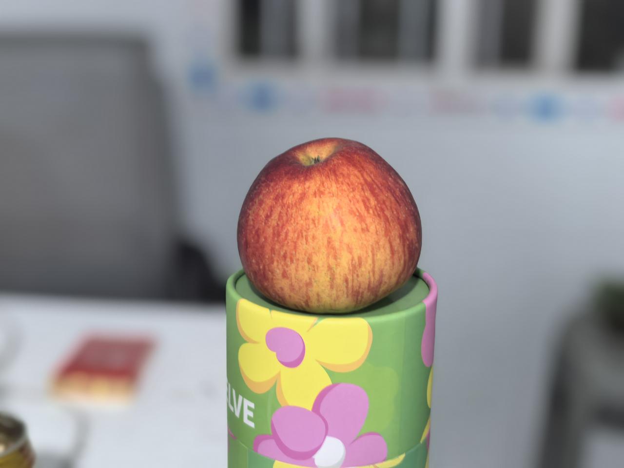 哪里的苹果🍎最好吃？
今日以前，我的答案毫无疑问就是陕西，
原因无它，从小到大