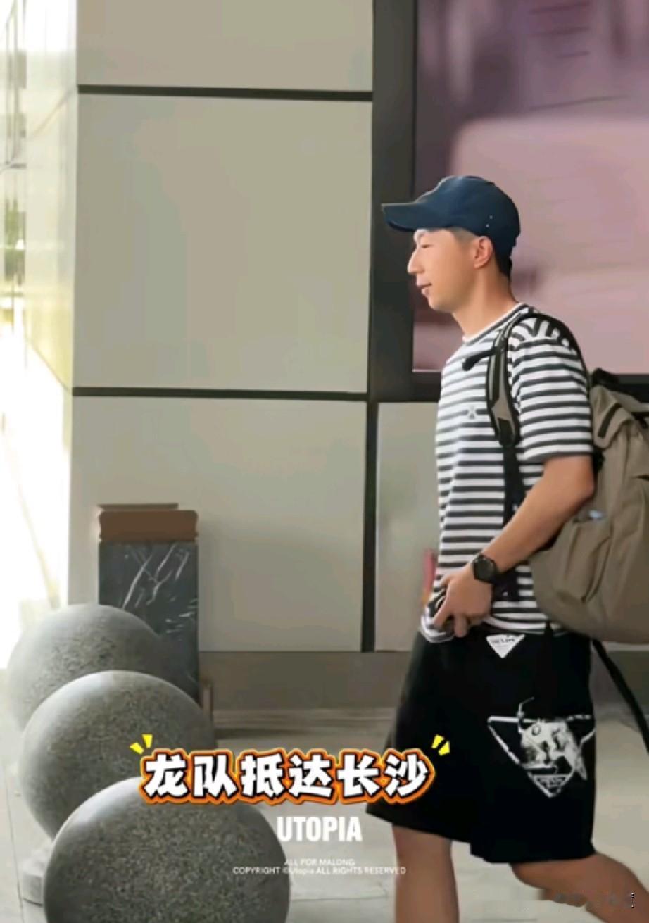 你们谁能想到？新队长新队员不顶用，又把老队长马龙召回队参加训练，没想到退没退成，