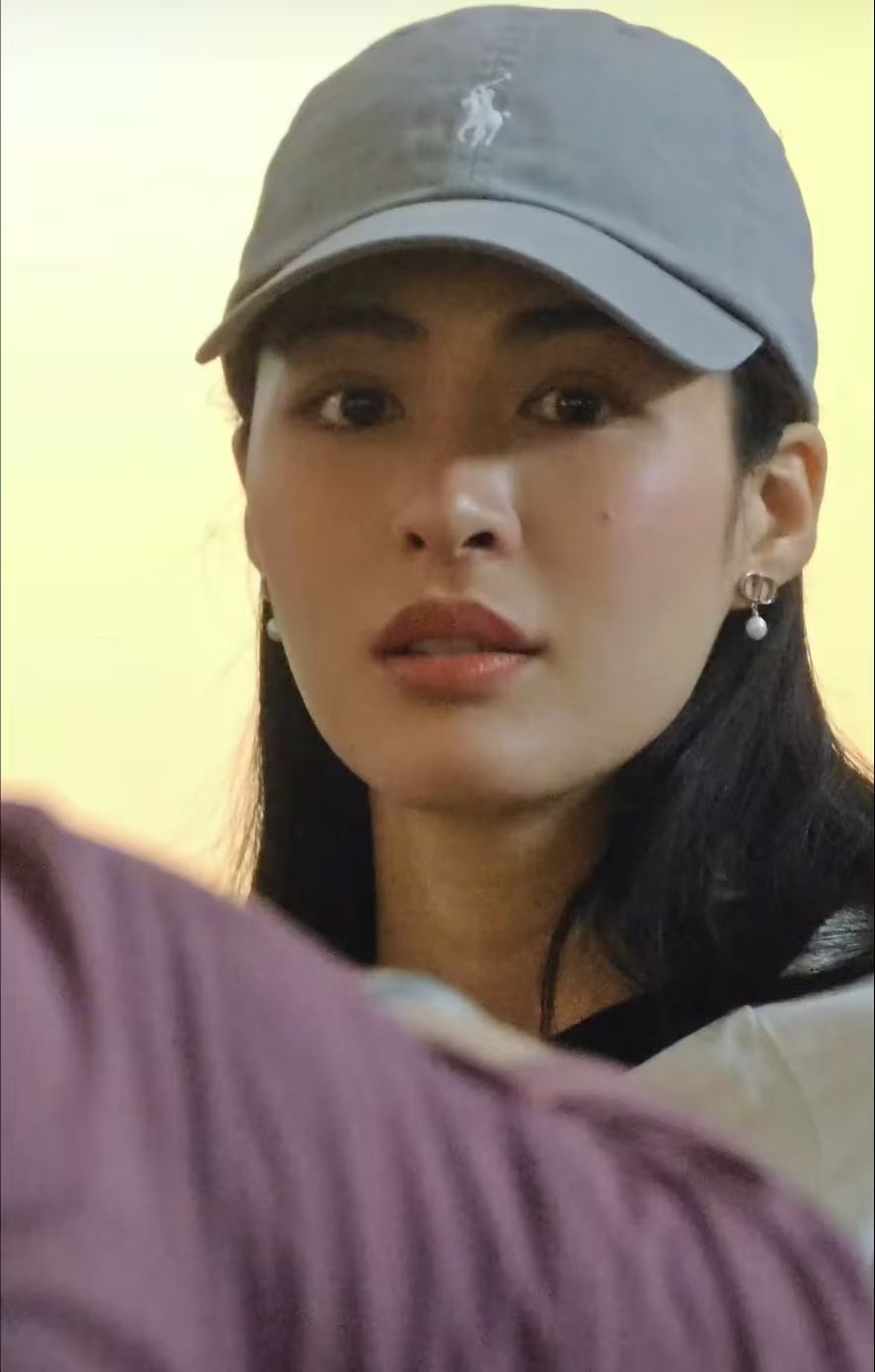 生活给你压力，你还了它奇迹。人生给你考验，你还了它惊艳。邝玲玲比亚迪泰国首位代言