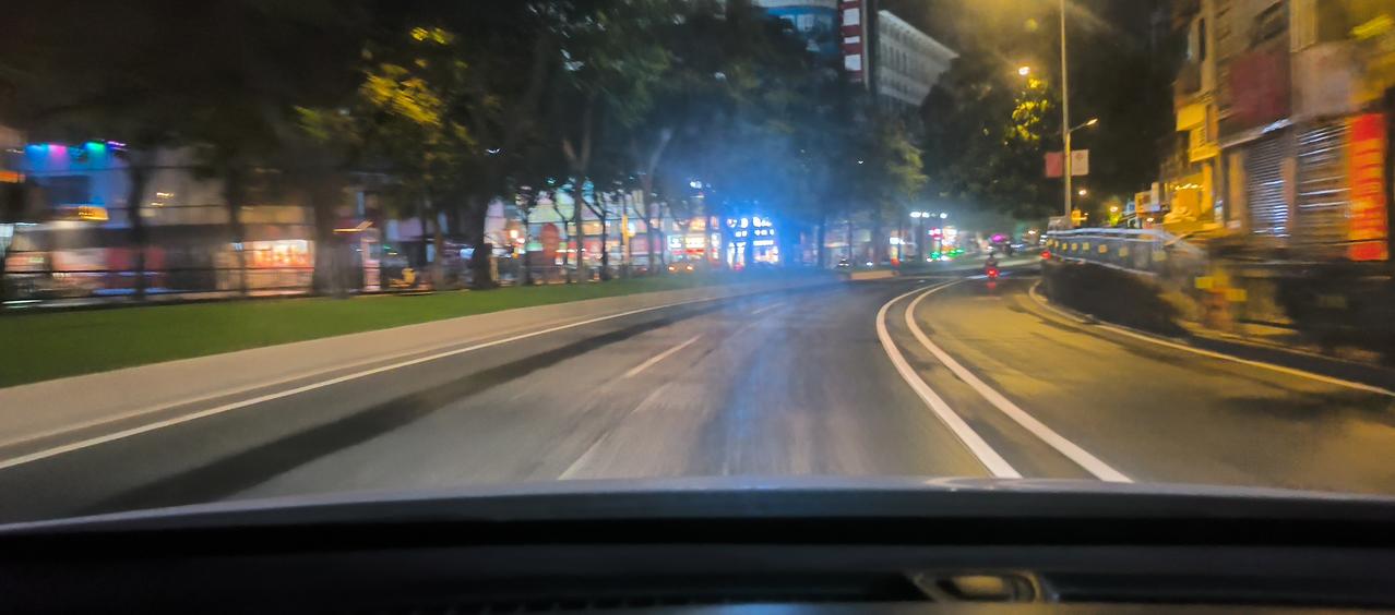 高速公路堵车的往往都是高手，而节假日不堵车，那都是运气好的！
      你们一