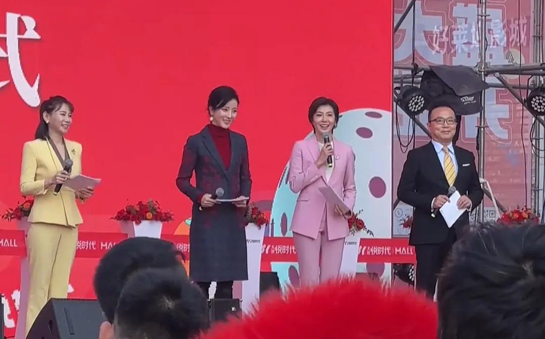 离职央视后，李思思现身河南小县城接商演，风光不复存在。

近日，前央视著名主持人