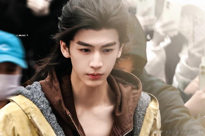 张凌赫5a颈区张凌赫领口微敞going味 张凌赫5a颈区，张凌赫领口微敞goin