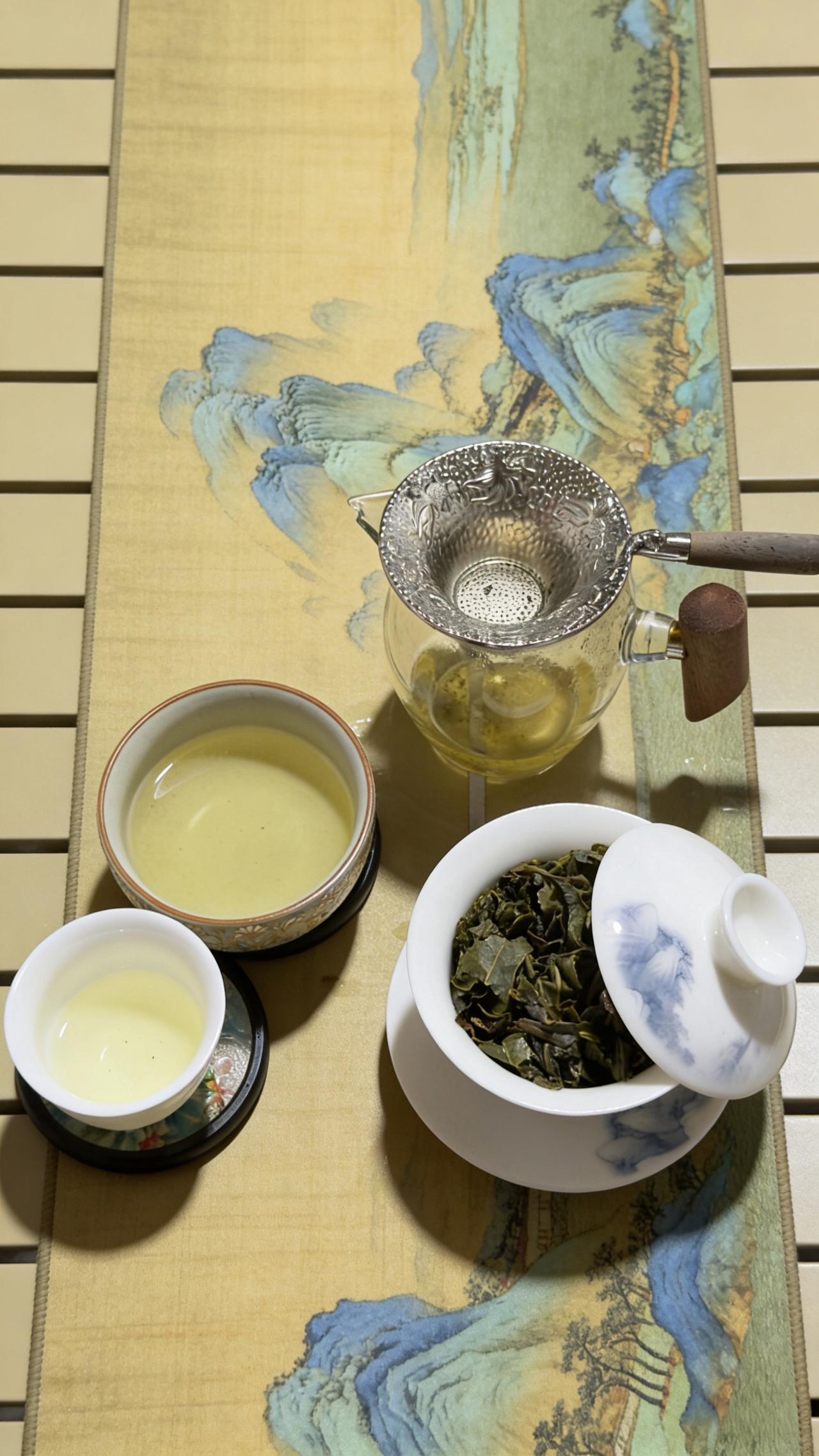 一盏清茶，一卷江山
千里山河入席，慢煮人间清欢🍵

茶生活 中式美学 千里江山