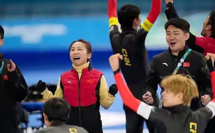 李琰教练带队收获第10枚奥运金牌李琰教练带队斩获第10枚奥运金牌，宁忠岩以破奥运