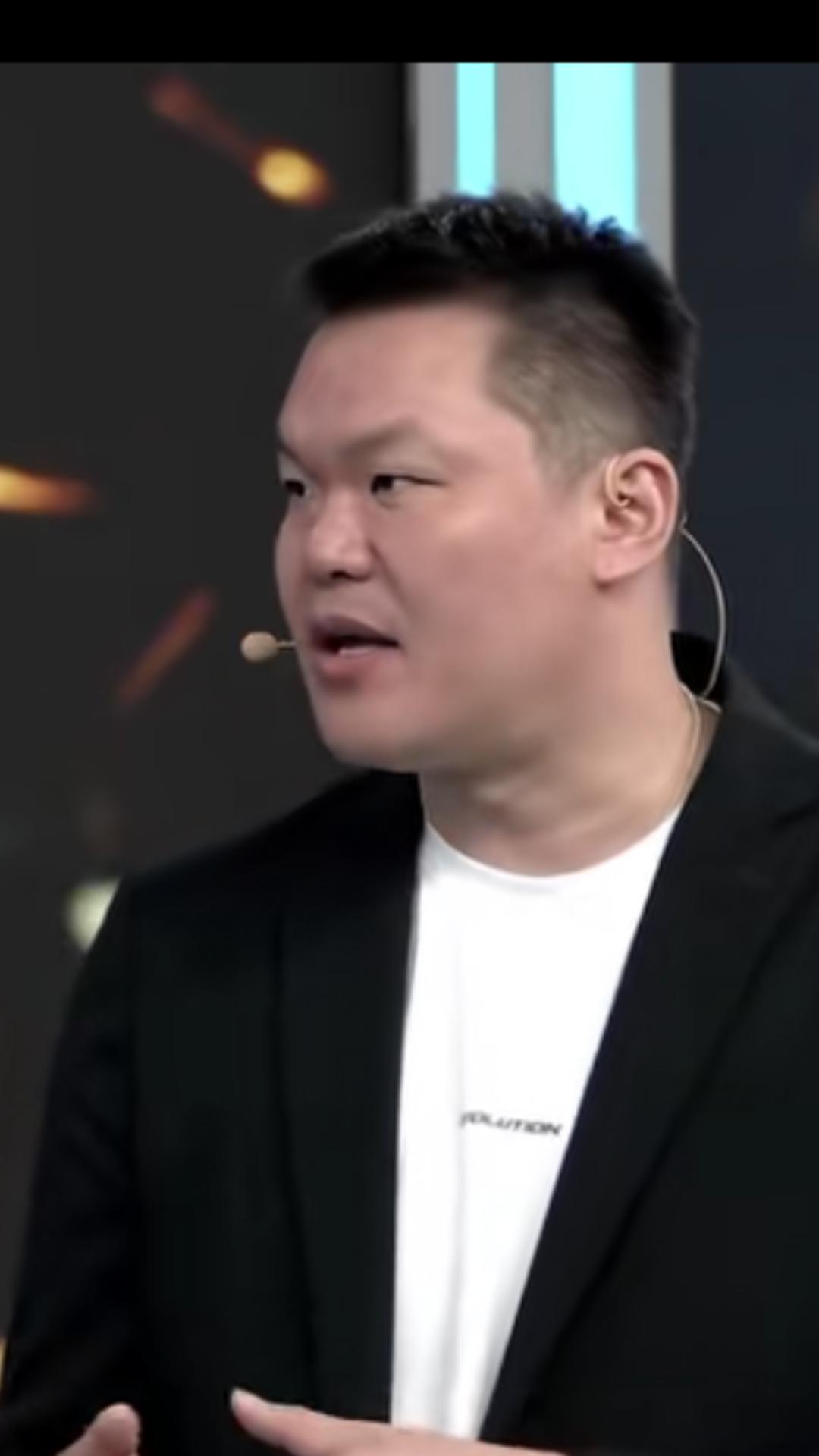 【中国男篮名宿，08黄金一代核心，广东东阳光俱乐部总经理朱芳雨直播时被问到，庞峥