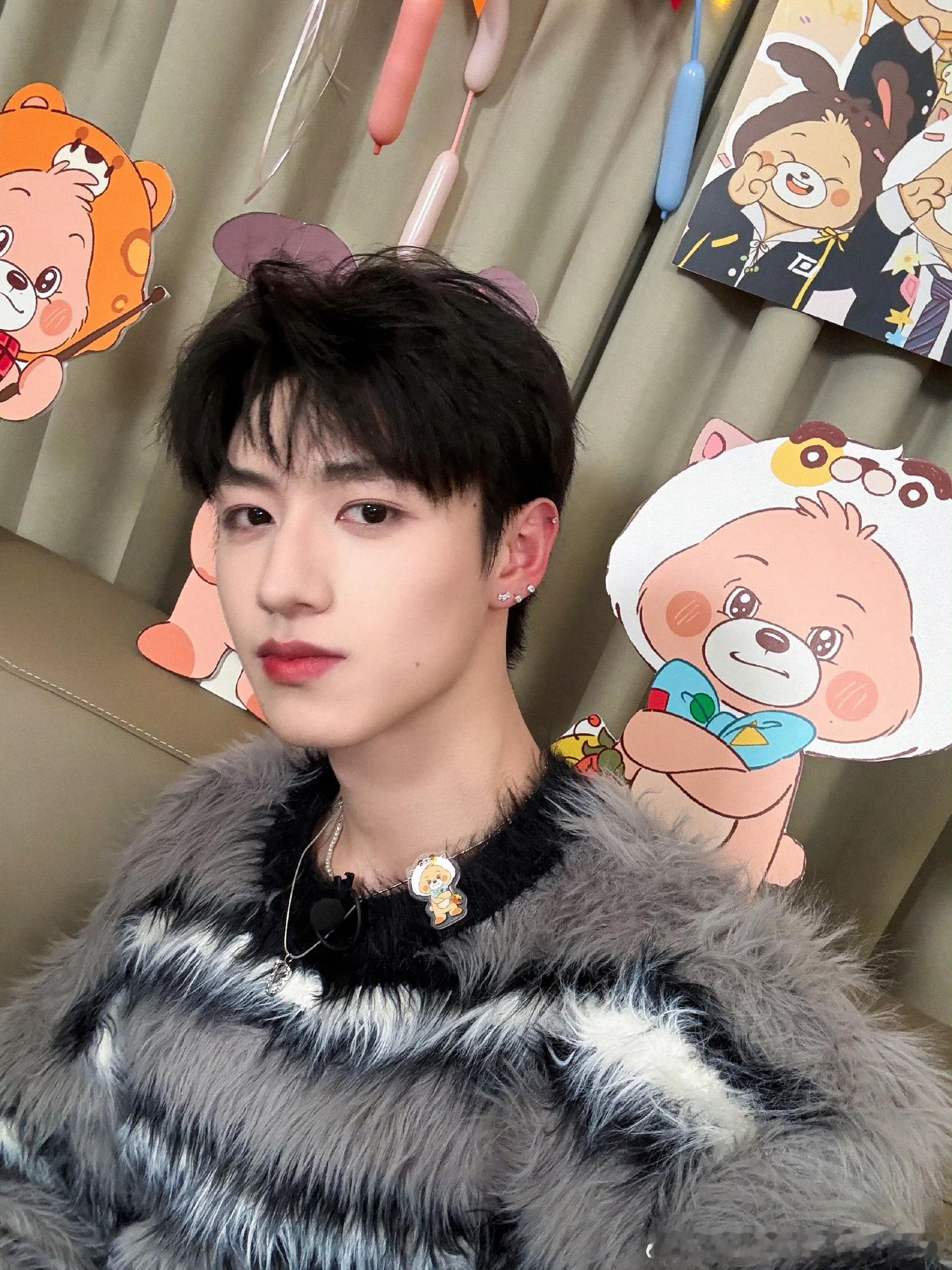 朱志鑫直播连拍  朱志鑫多送了几张  朱志鑫直播连拍来啦 