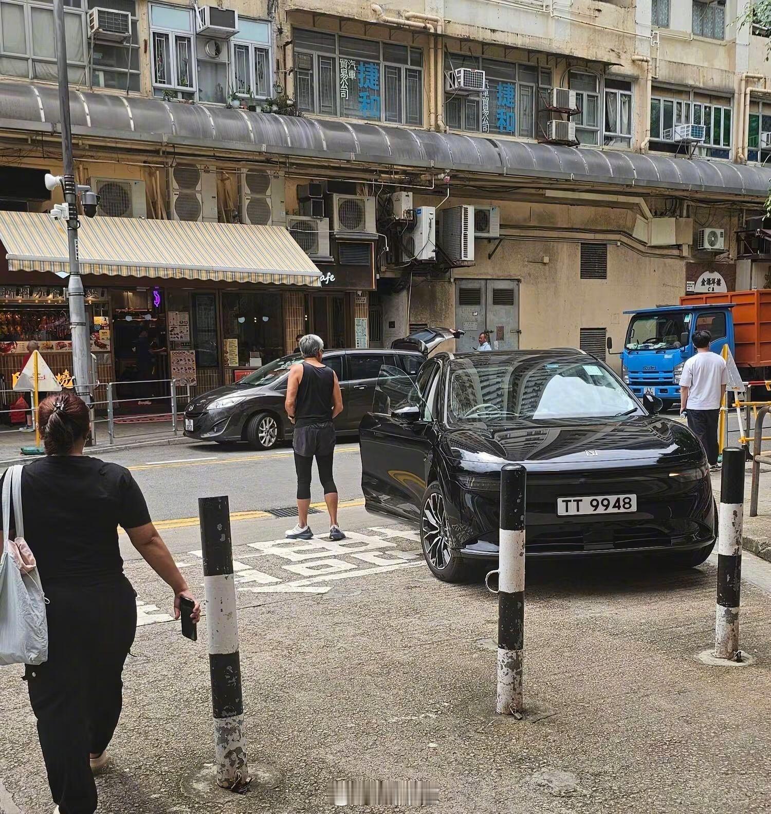 发哥最新座驾，香港的街车，极氪7X！[吃瓜][吃瓜]极氪7x周润发[超话] ​​