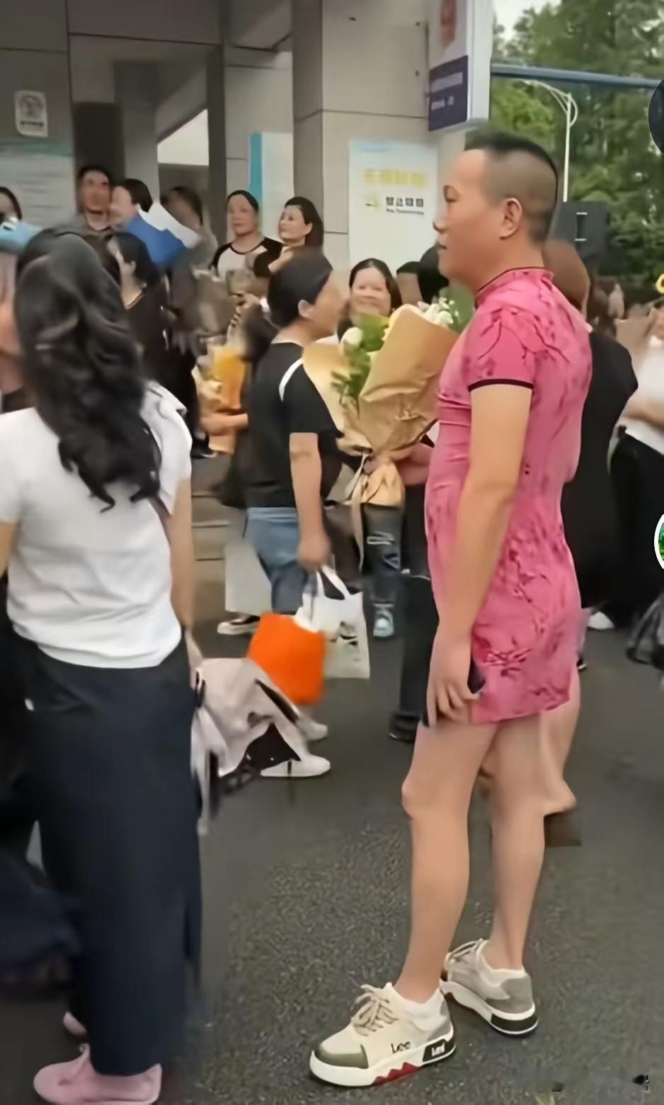 底气十足，旗开得胜

底气不足，旗袍来凑[呲牙][呲牙][呲牙]

注：图片来源