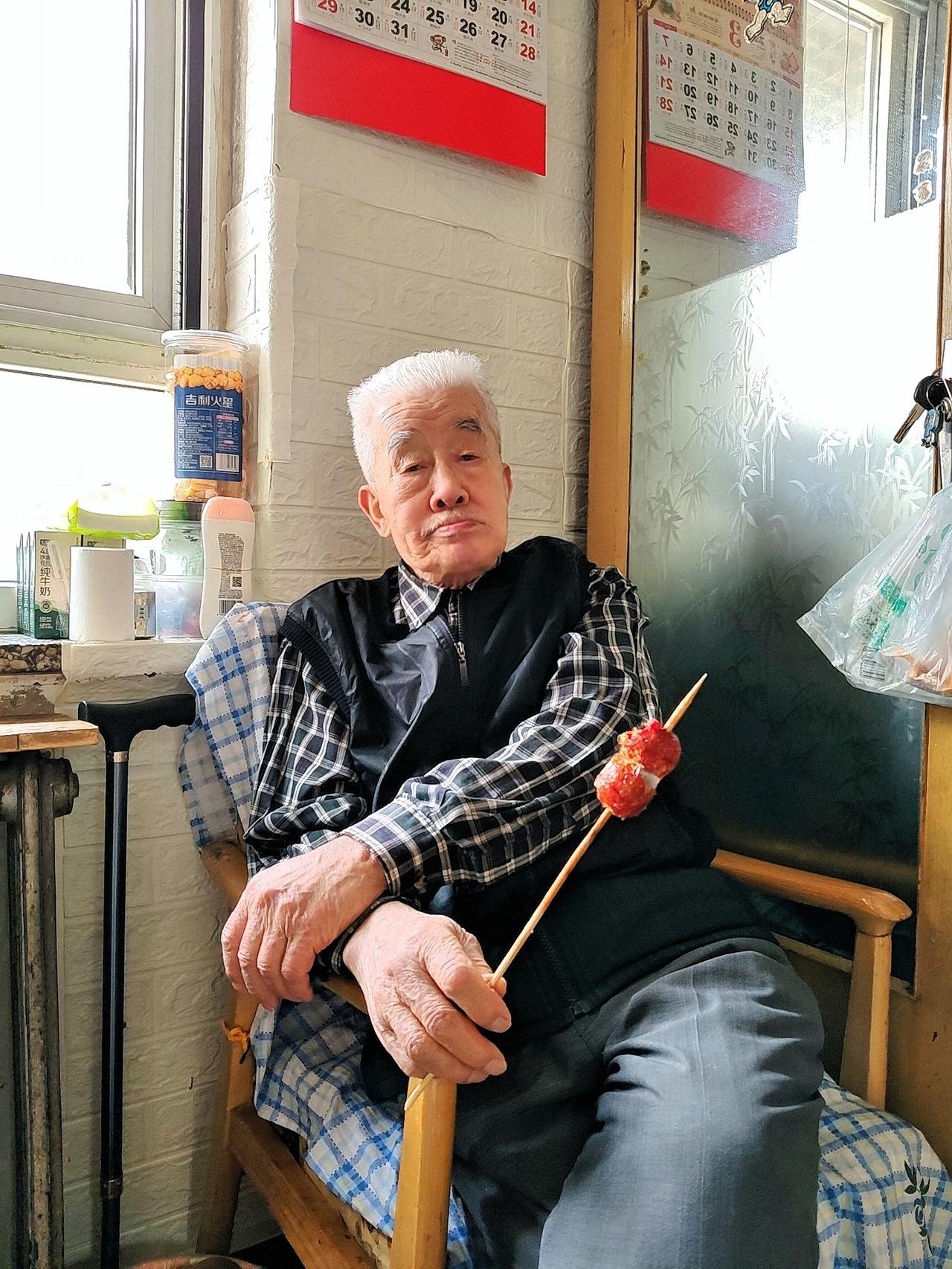 我这88岁的老爸，让儿女操碎了心，典型的好了伤疤忘了疼！他一直大便不畅，之前买的