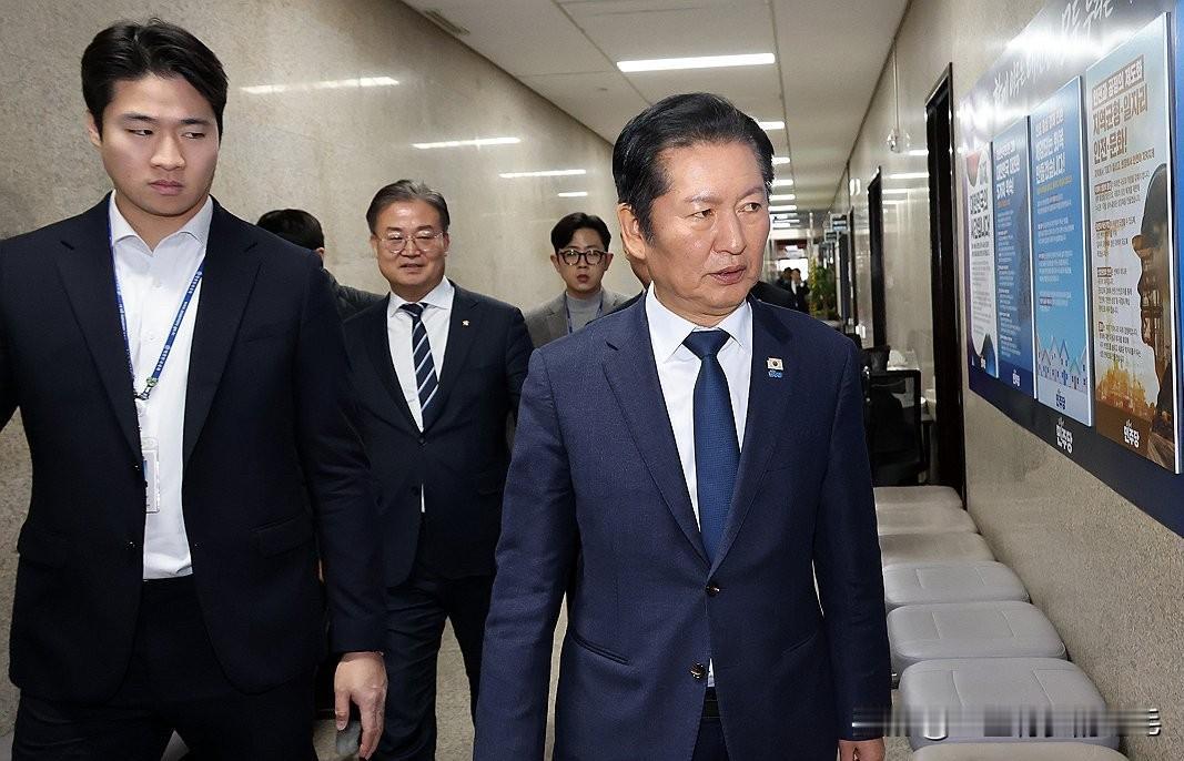 2月10日，韩国共同民主党党首郑清来提出的与祖国革新党合并提案流产，该党今日最终