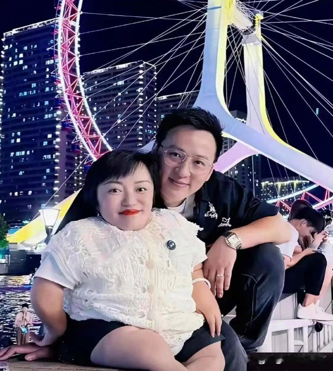 李喜梅现在彻底被大双拿下了。房子、车子全转到大双名下，她说就连银行卡也愿意交给他