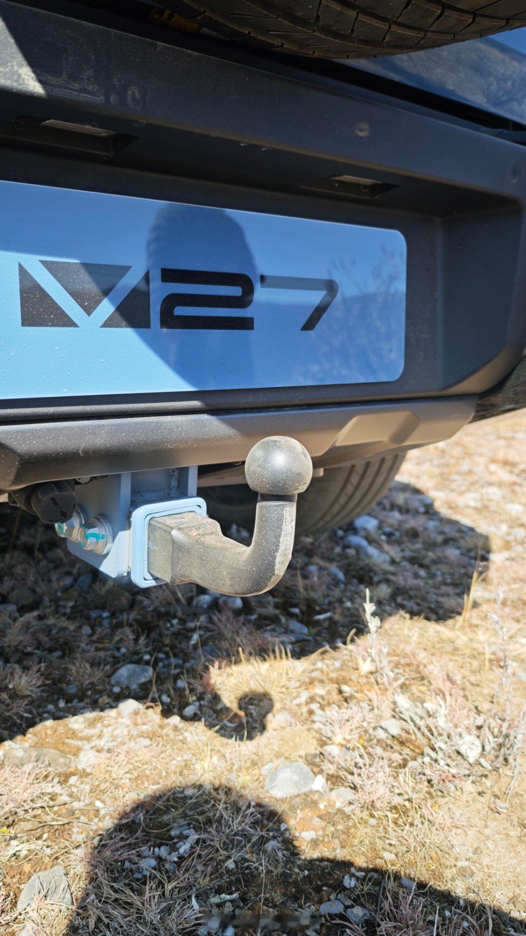 iCAR V27真的和玉龙雪山很搭，还有1.6吨的拖车资质，综合续航也能超122