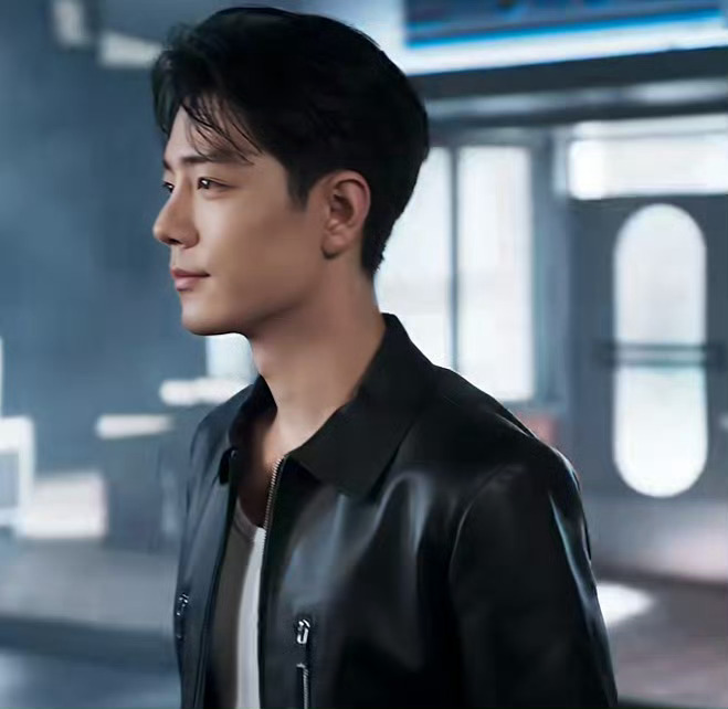 从设计图纸到顶流光环，肖战用十年写下现实版《重生之我在娱乐圈封神》！手握双现象级