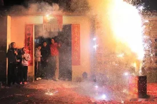 “读书跟人的人品和情商真没关系！”一位网友发文吐槽，他说二侄子硕士毕业，现在月薪