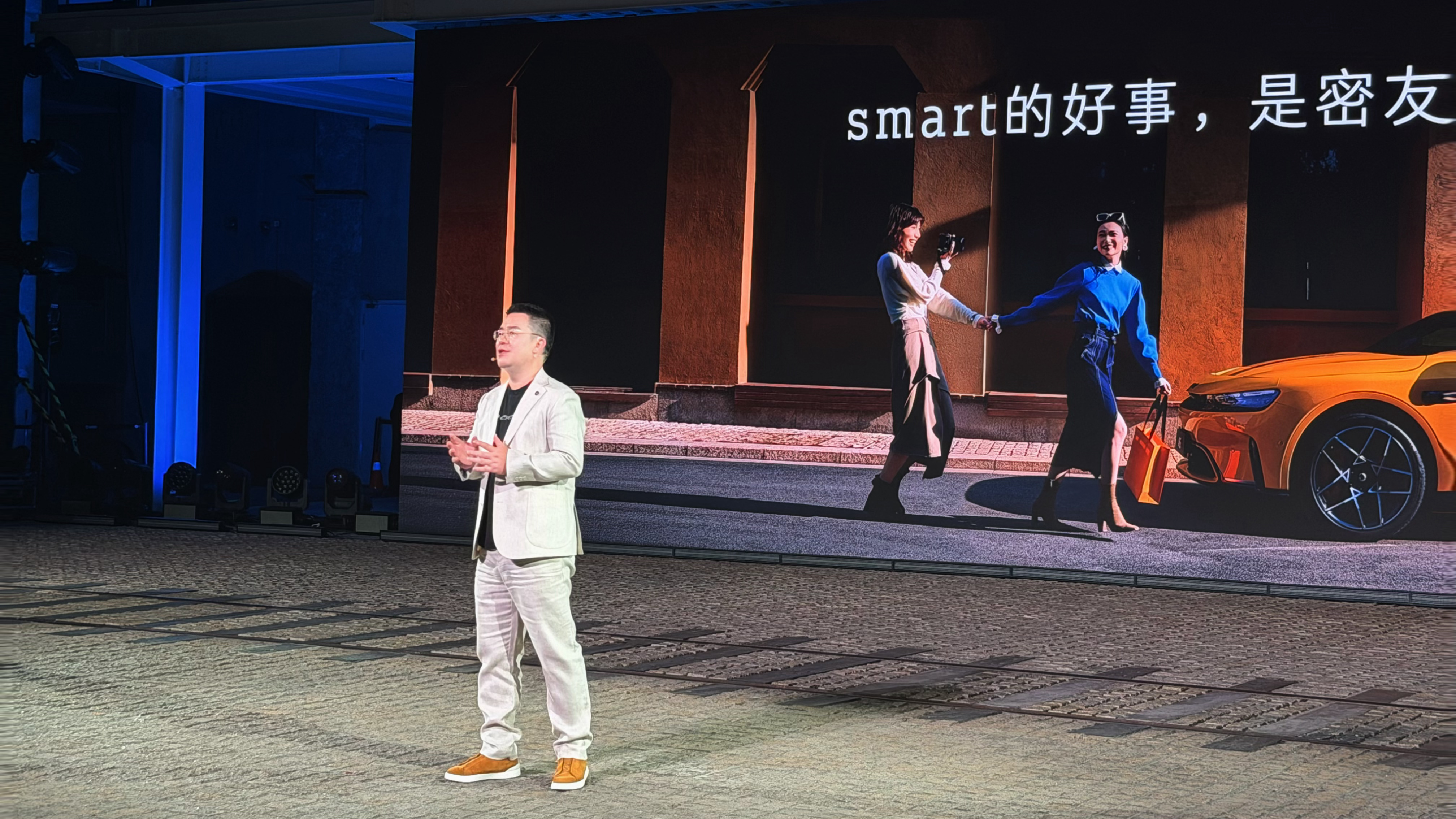全新smart精灵6号 易寒总在发布会上的发言全在坚持之前提到的“小车精品化、大