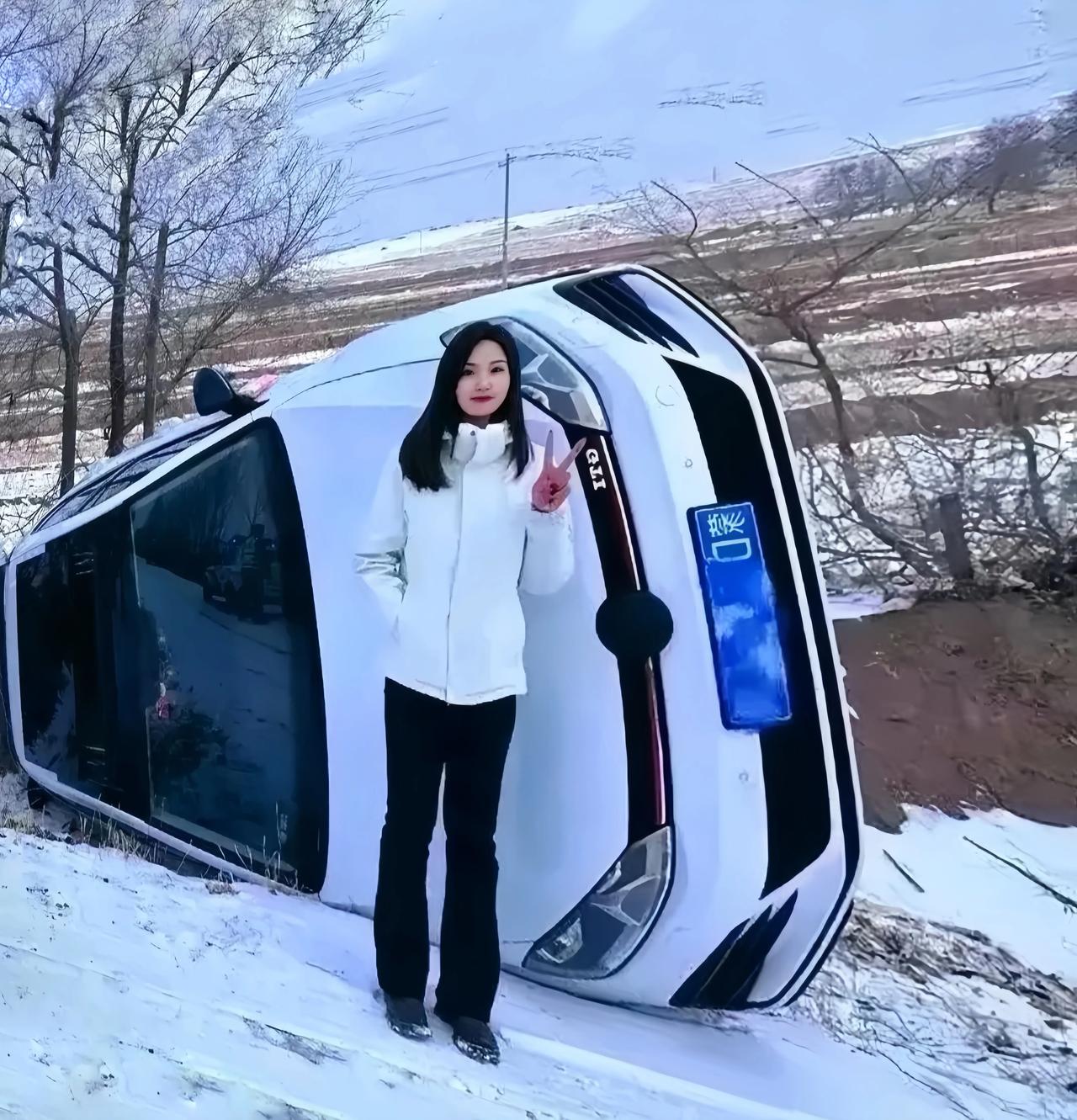 一位女士开车回老家过年，当时下大雪，汽车行驶到半路时，轮胎打滑，车子开到了马路旁