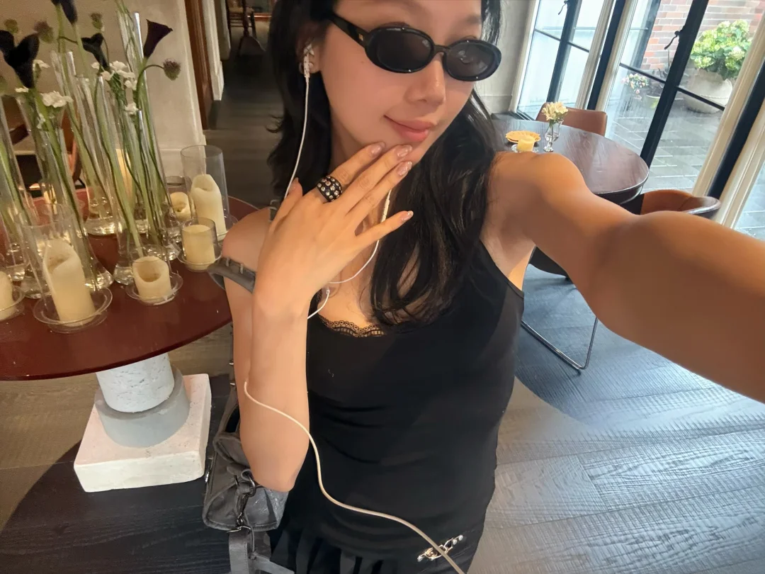 🎵all black day ..