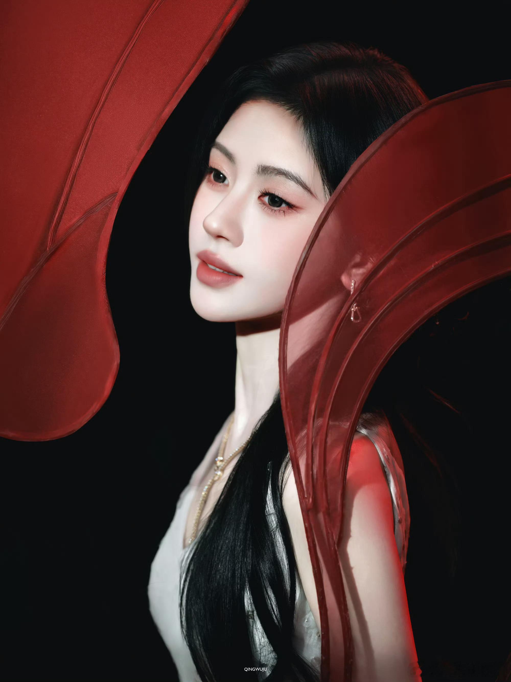 鞠婧祎 jjy鞠婧祎姜黎非jjy鞠婧祎千香“喜欢不会淹没于汹涌人海，爱意浸透入岁