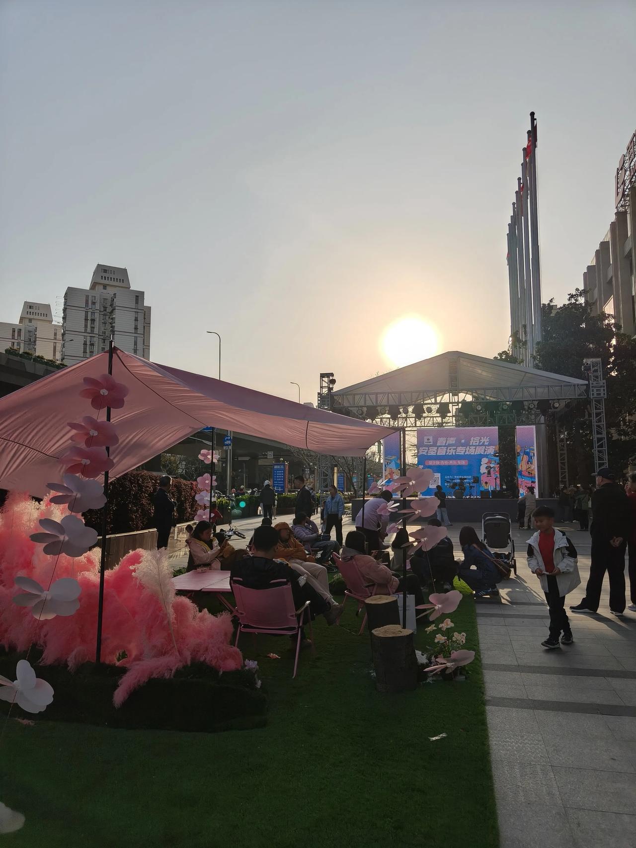 老年大学正从传统的“养老”娱乐场所，向一个满足老年人“享老”精神需求、赋能个人发