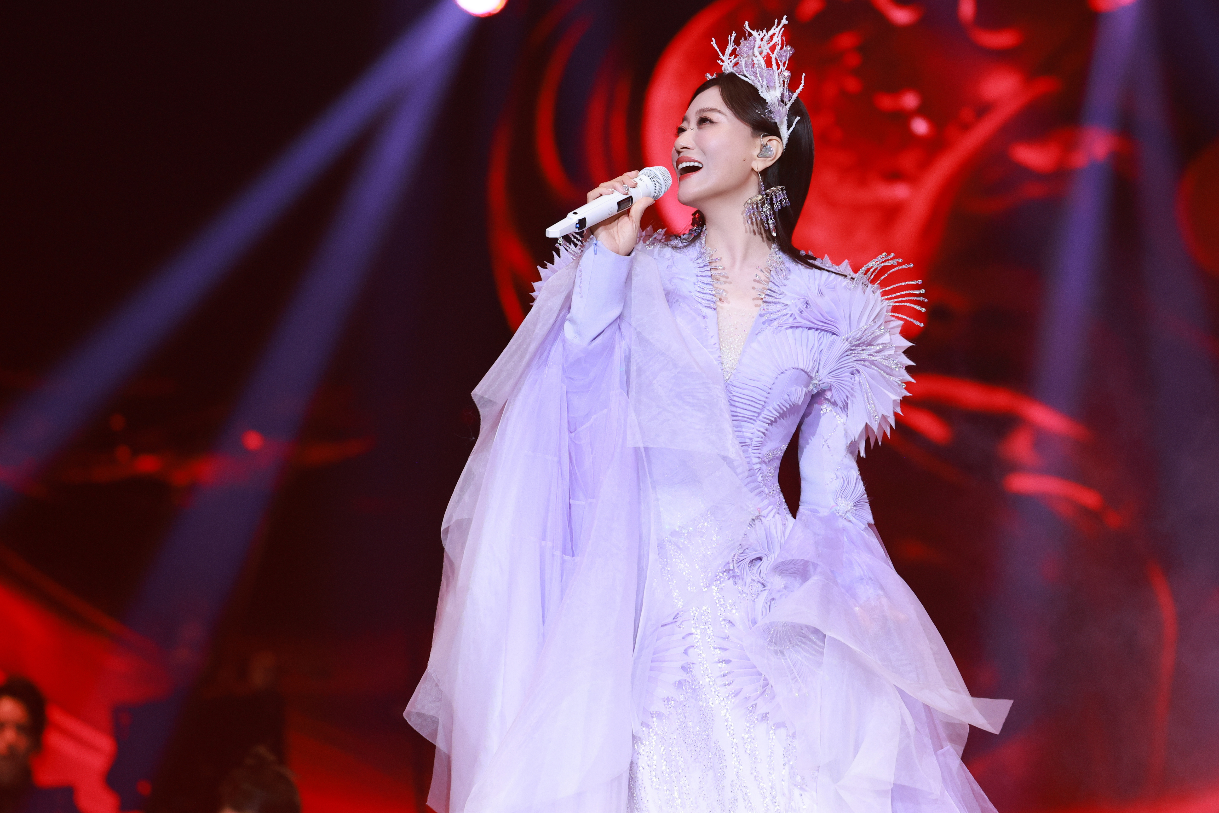 谭晶重庆演唱会 《九儿》高音穿云破雾，《赤伶》戏腔婉转勾魂，全开麦实力拉满，山城