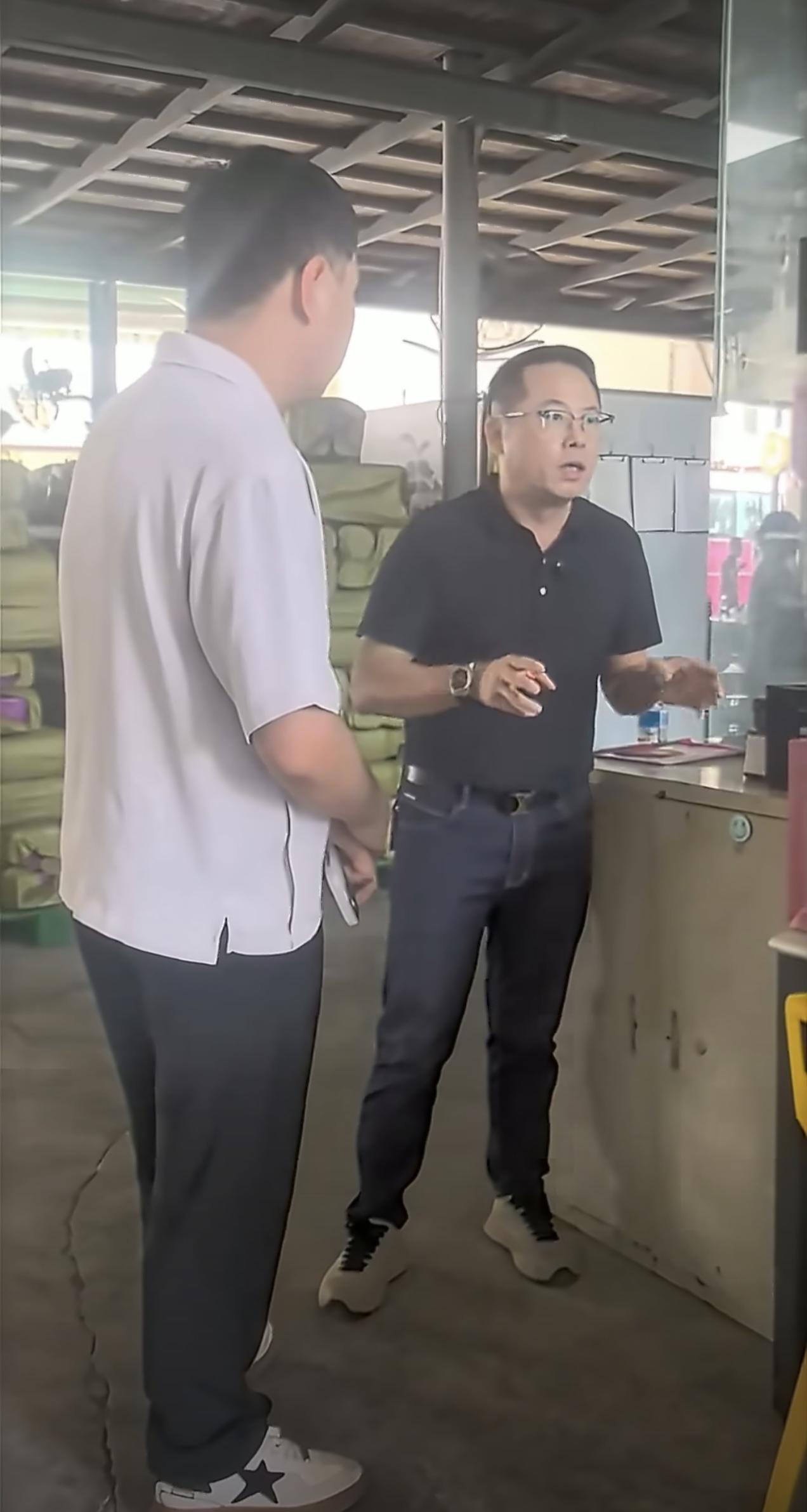 杨梅协会会长求错人了，他求网友们不要一棍子打死，给果农留条生路。

他不应该求网