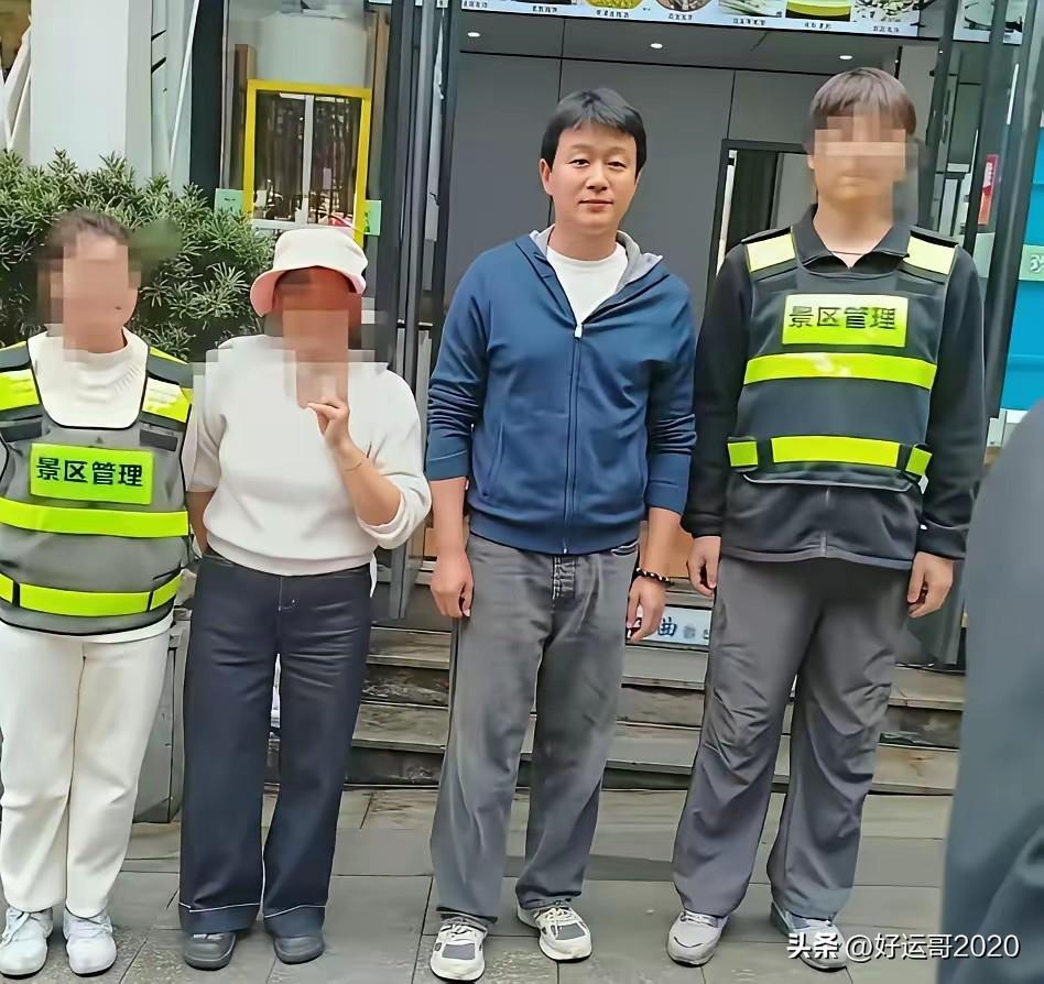 佟大为这几年颜值也下降的比较厉害，不但身体发福，连身高也觉得矮了不少，看起来确实