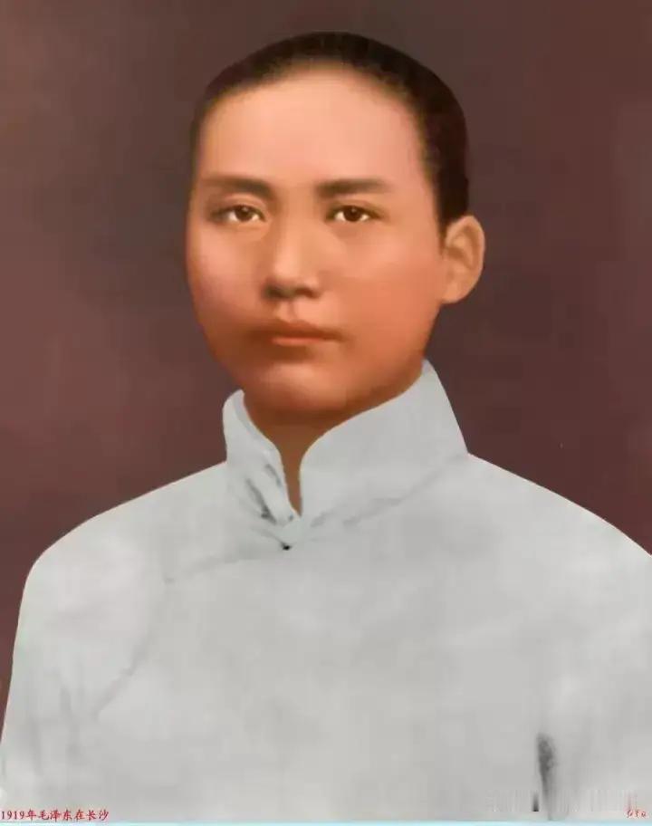 上联：半盏清茶观明月，诚邀下联一颗龙心定天下。