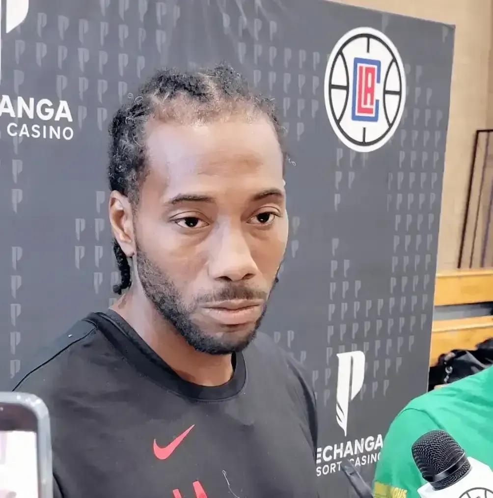 科怀-莱昂纳德：我心目中的NBA历史前五小前锋是以下这五位！

1、勒布朗-詹姆