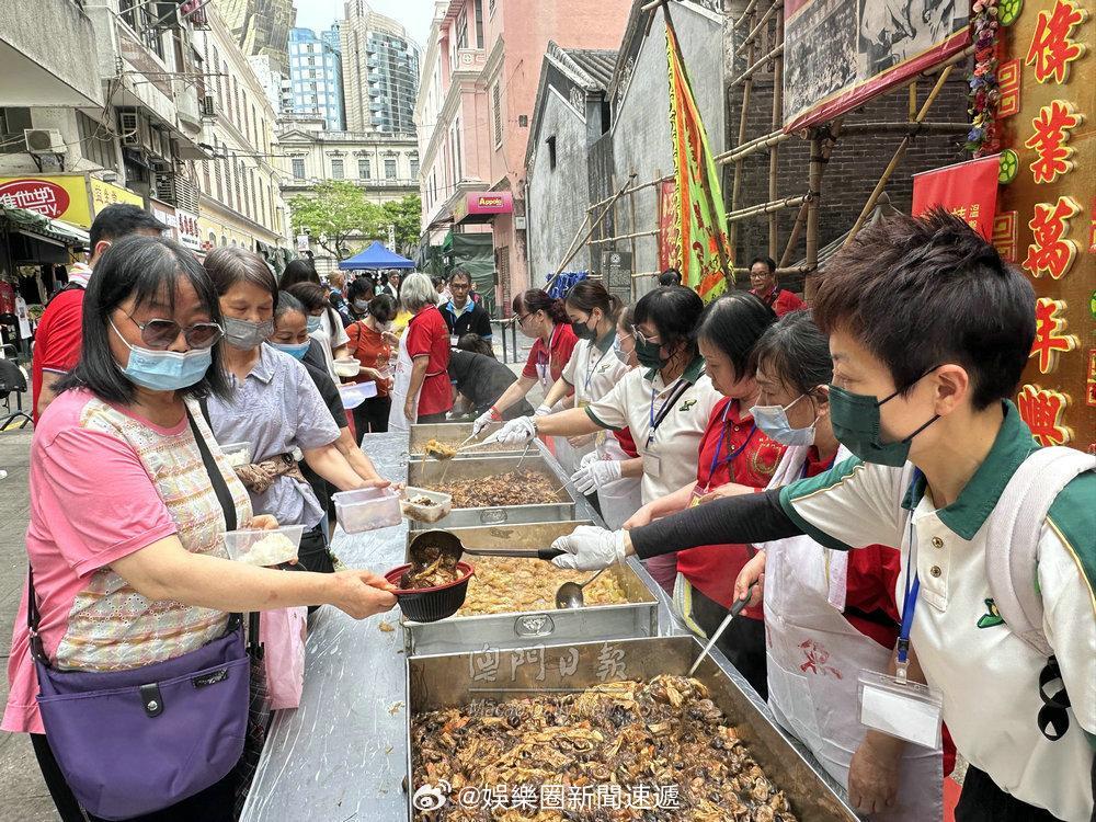 澳门派船头饭澳门 「澳門魚行醉尤节 派萬份龍船頭飯..」【澳門日報消息】派龍船頭