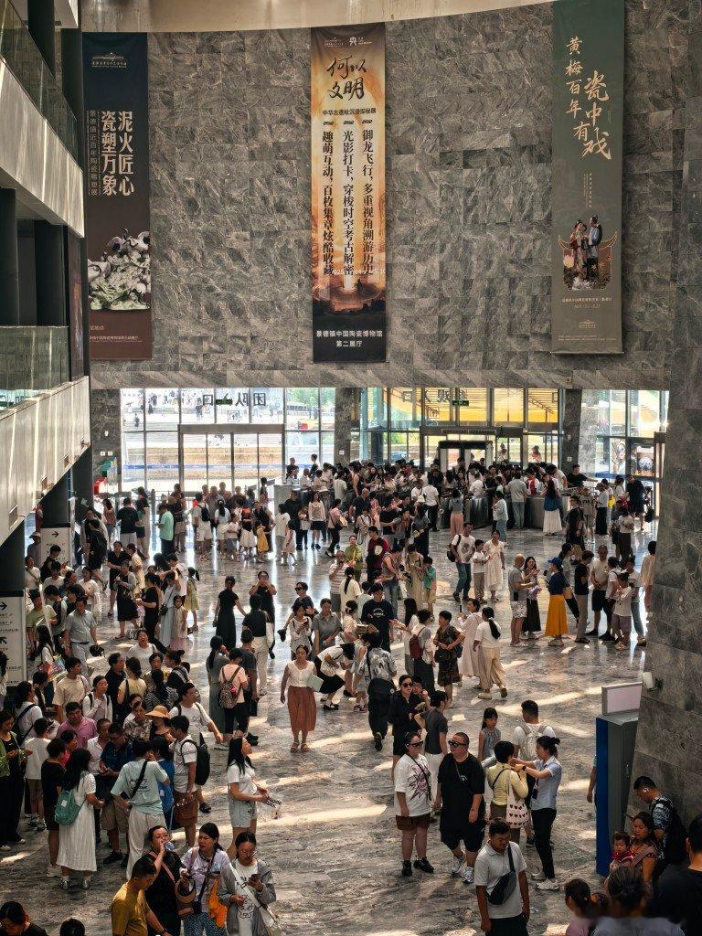 走观花了一下 景德镇中国瓷器博物馆 首先关于票，要么提前预约，要么就买个收费展吧