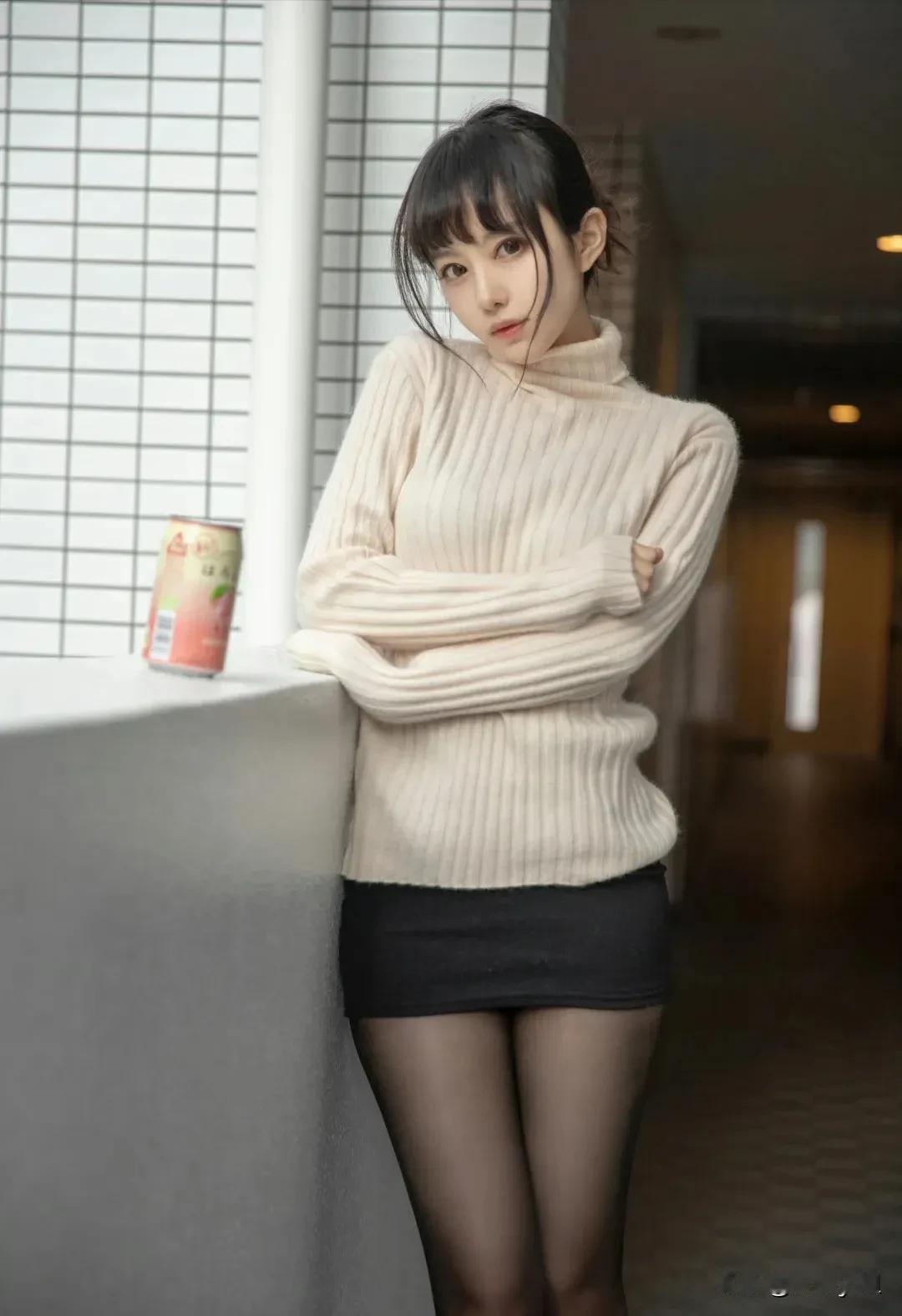#秋日生活打卡季#
#分享美女＃# #今日份美女🥸# #菁菁纯欲# #小长腿小