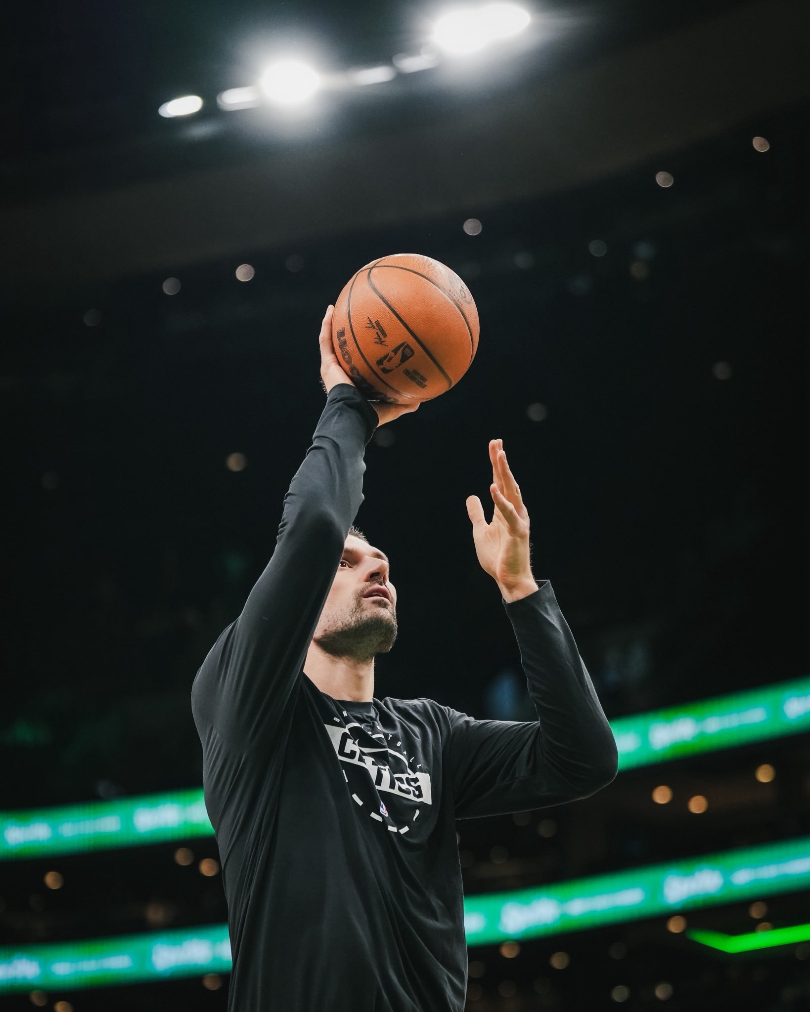 Shams：武切维奇将进行无名指骨折手术，预计缺席一个月左右。 