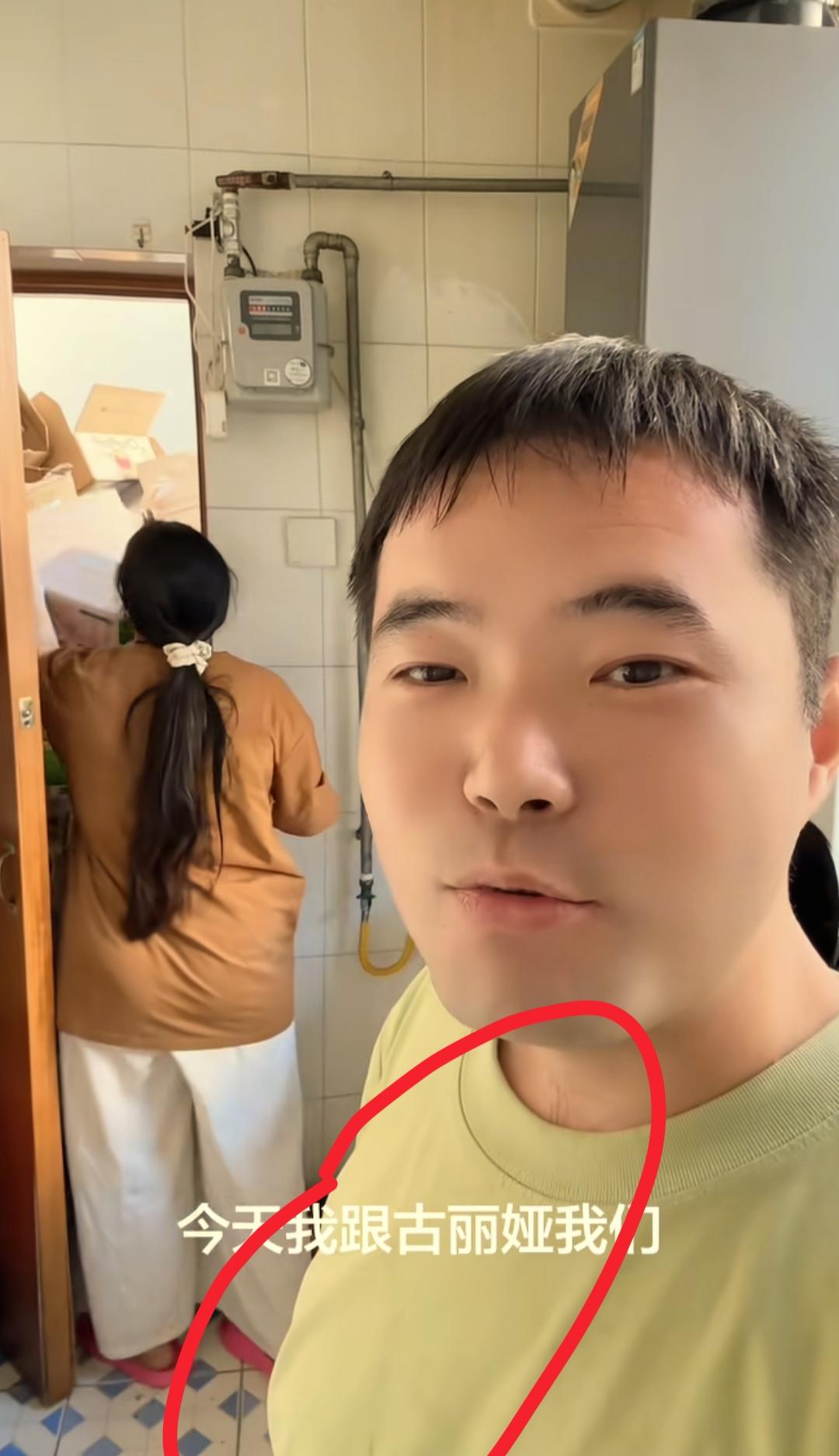 看到山东顺子舍不得吃烤串我忍了
看到古丽亚攒纸壳卖钱我也忍了
可是看到他到站先接