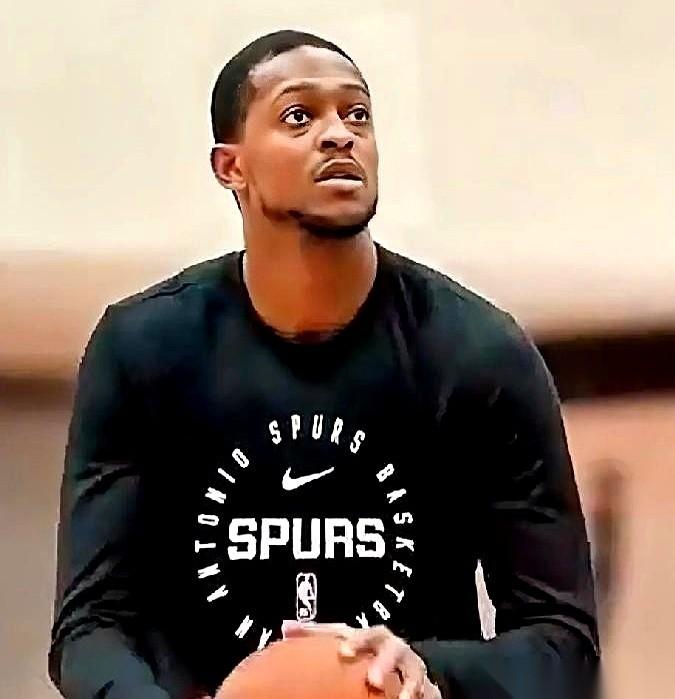 邪了门了。
马刺当家球星，那个两米二几的法国状元，连着歇了8场。
结果你猜怎么着