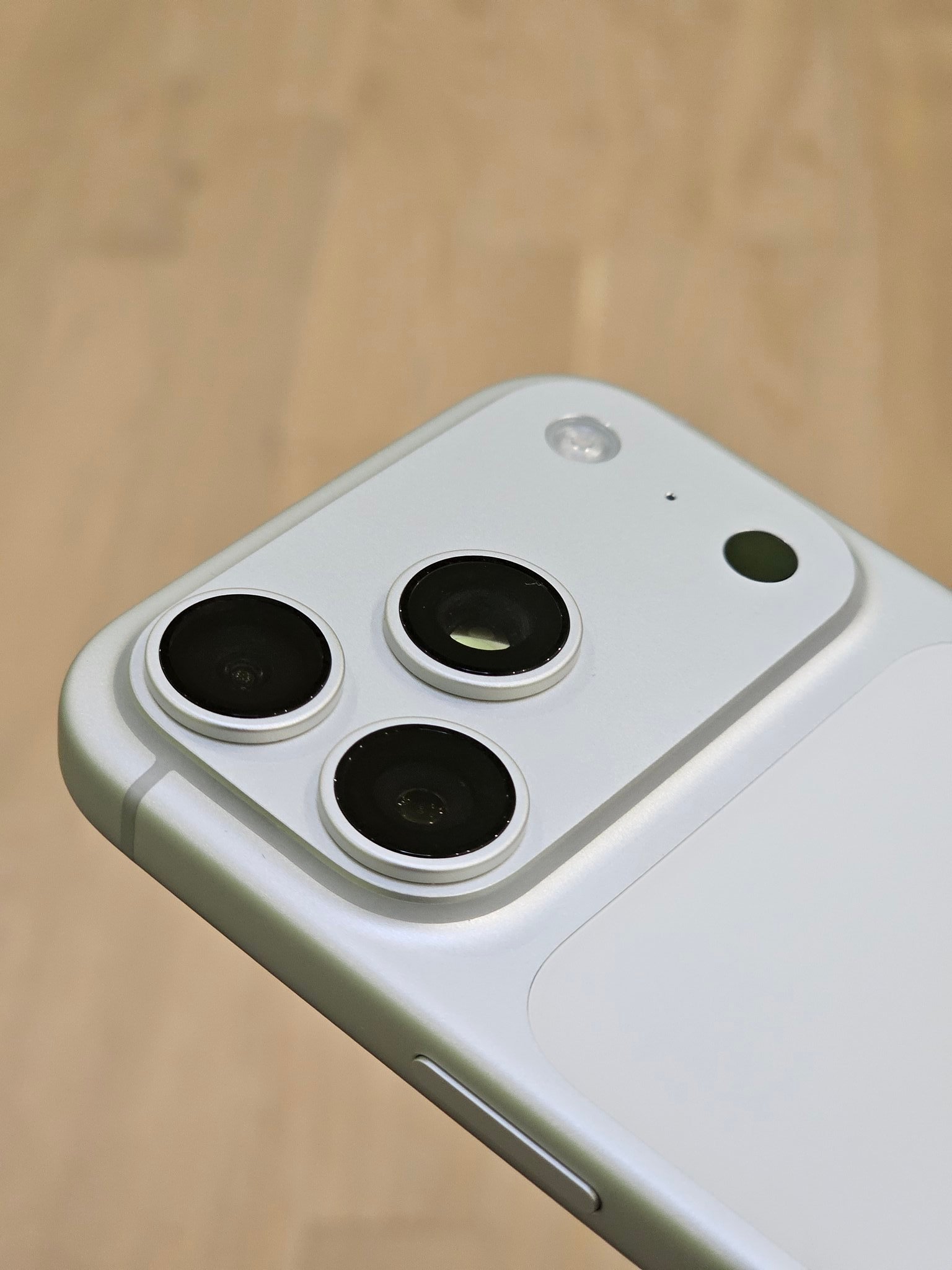 半个月过去了，大家适应了iPhone 17 Pro的设计了没？ ​​​