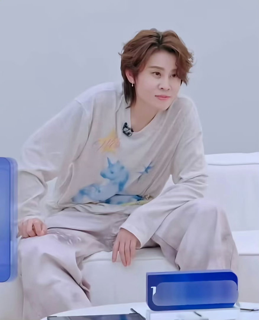 王濛浪姐7最不绕弯子的人王濛这种直爽的性格王濛在浪姐里说话做事都坦坦荡荡，有话直