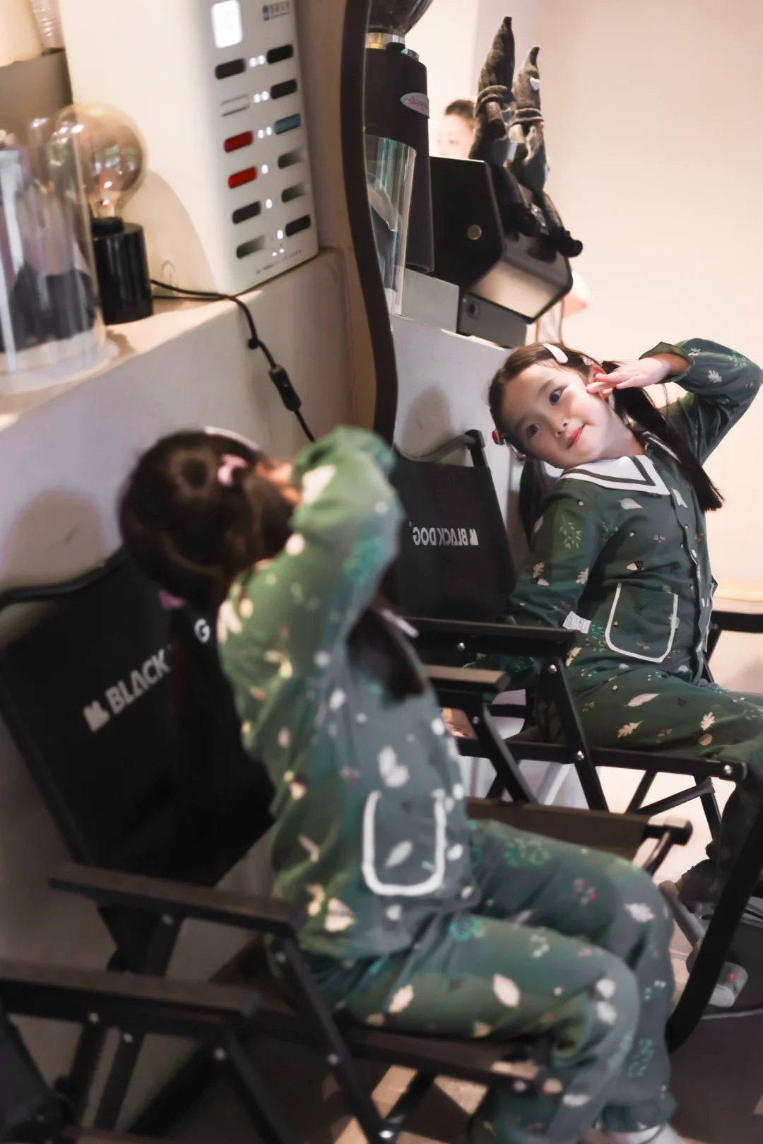 🐧睡衣派对惊现「小企鹅饮水机」！ _ 👧 今日份的松弛感来源： 墨...