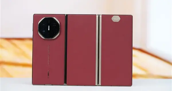 领先苹果 有望国内首发eSIM！华为三折叠Mate XTs今日发布 定价有惊喜