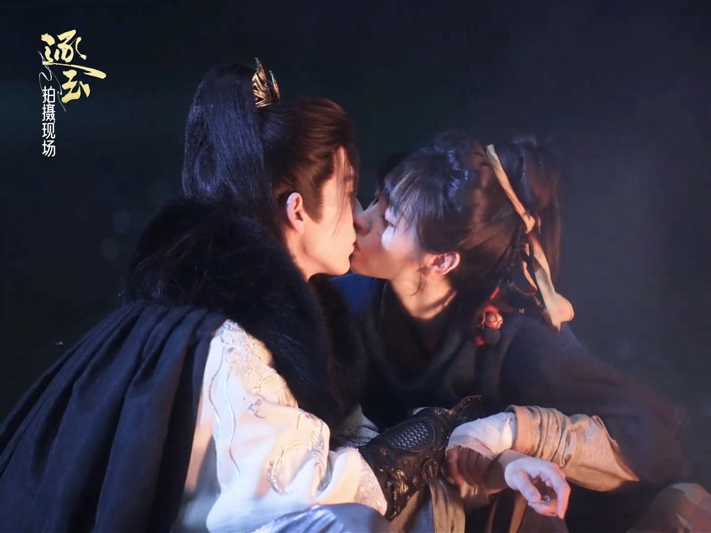 谢征你一脸娇羞地靠在樊长玉肩上干啥张凌赫田曦薇逐玉篝火吻