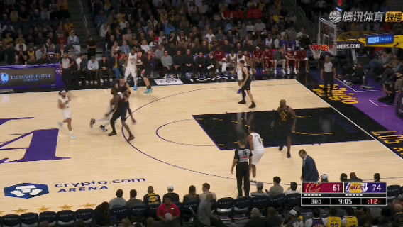 莫布利试图背打老詹👀湖人战胜骑士