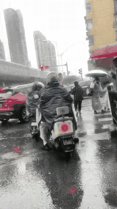 得饶人处且饶人，这雨天还有这么大火气，不可取。