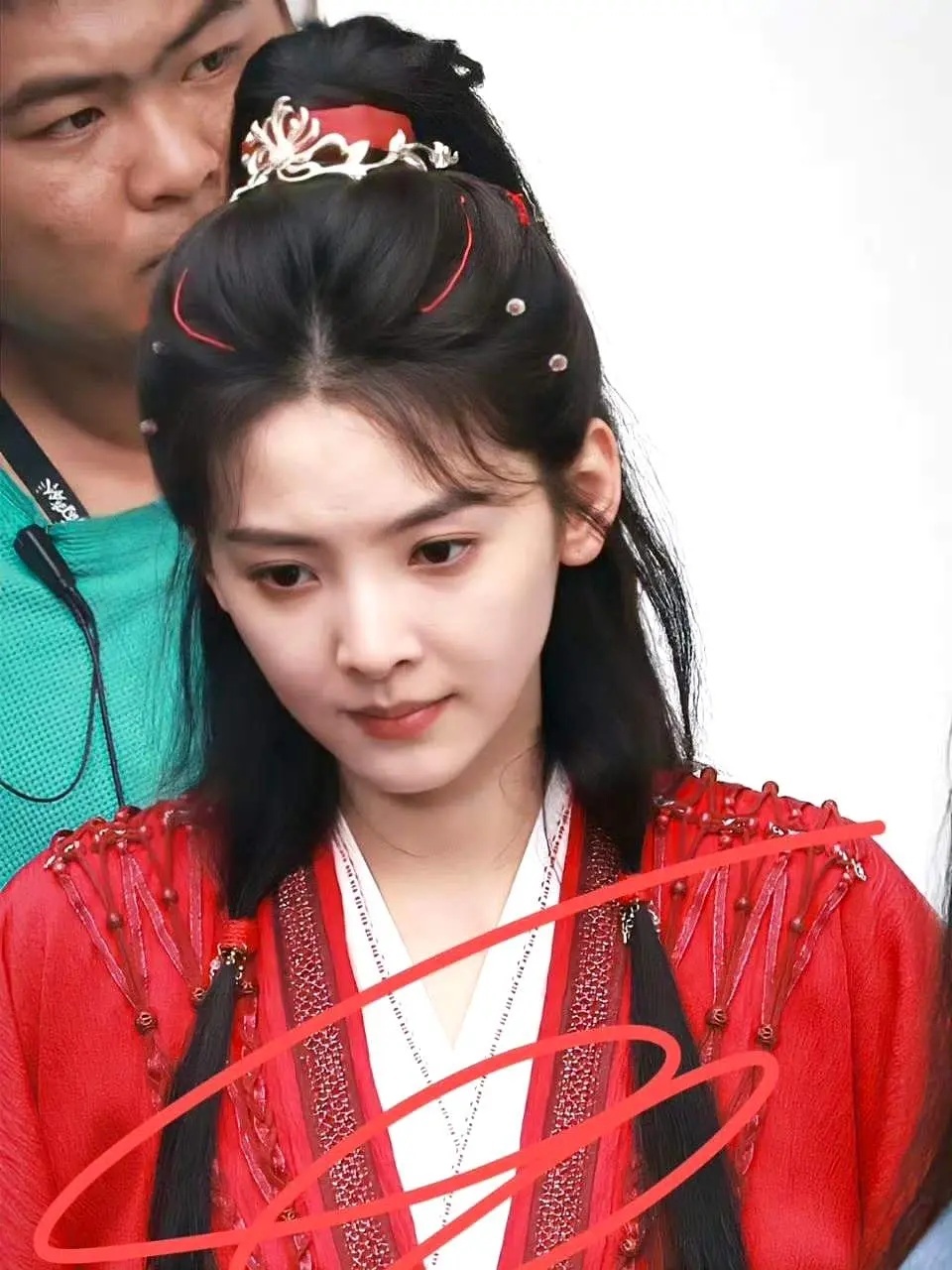 章若楠的古装也是一股现代感 get不到她的美貌 ​​​