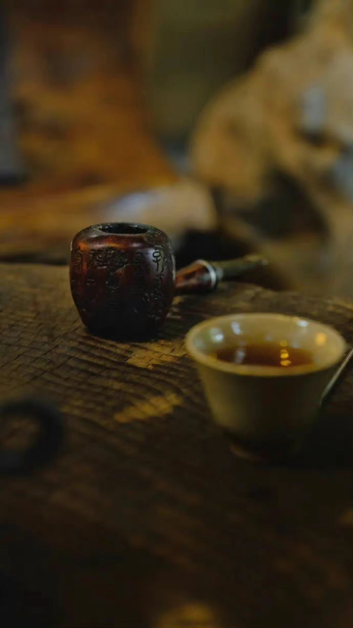 君子欲成大器，久利之事勿为，众争之地勿往。利可共不可独，谋可寡不可众。凡成大事者