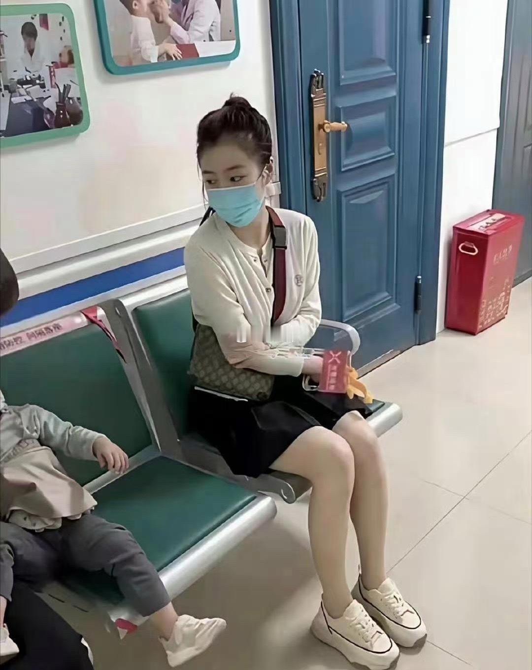 她是怎么套进去的，实在让人费解￼ 