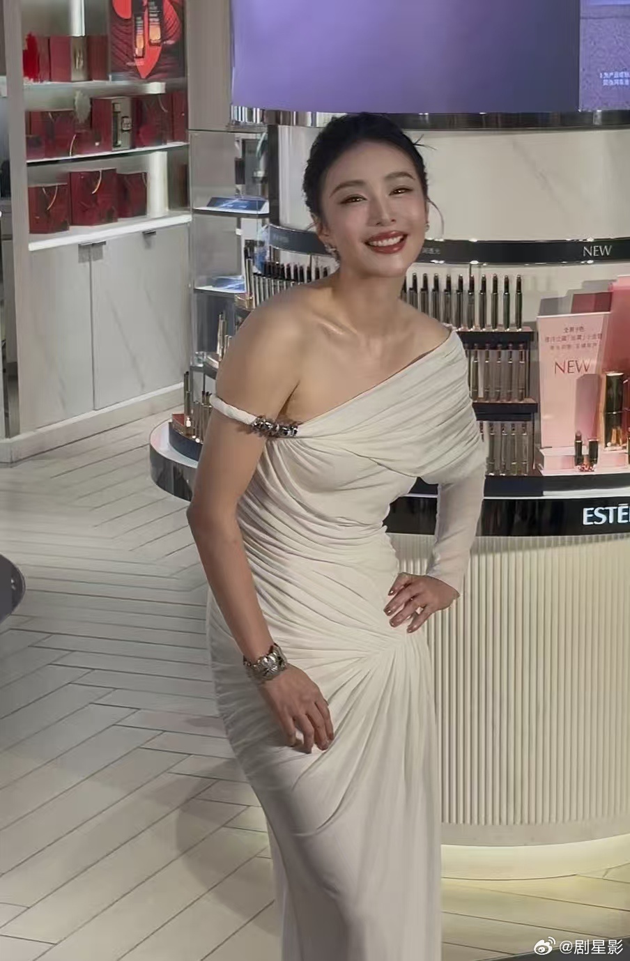 高叶这真的不是逆龄吗  高叶这真的不是逆龄吗，保持的也太好了吧，今天现场活动的状