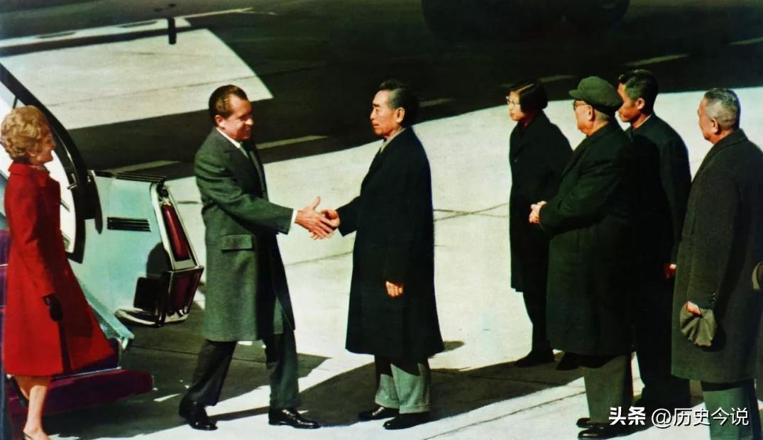 1976年乔冠华遭撤职，老友韩素音一语道尽：或许他一直身不由己
 
阅读此文前，