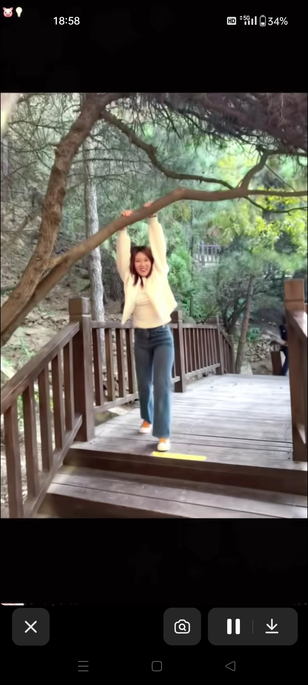 人只要不干正事，干什么都是快乐的